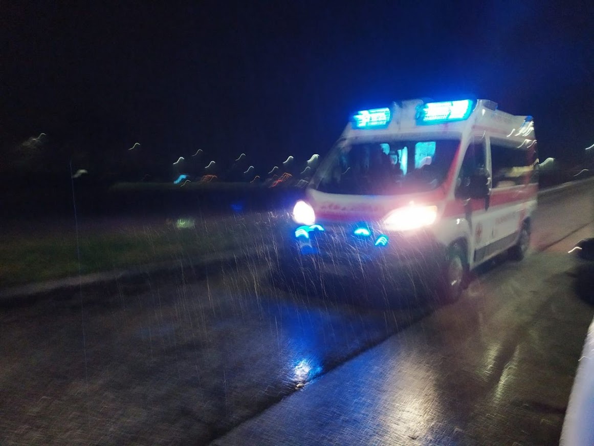 Barcola, 21enne travolto da un furgone mentre attraversava, intubato e trasportato a Cattinara